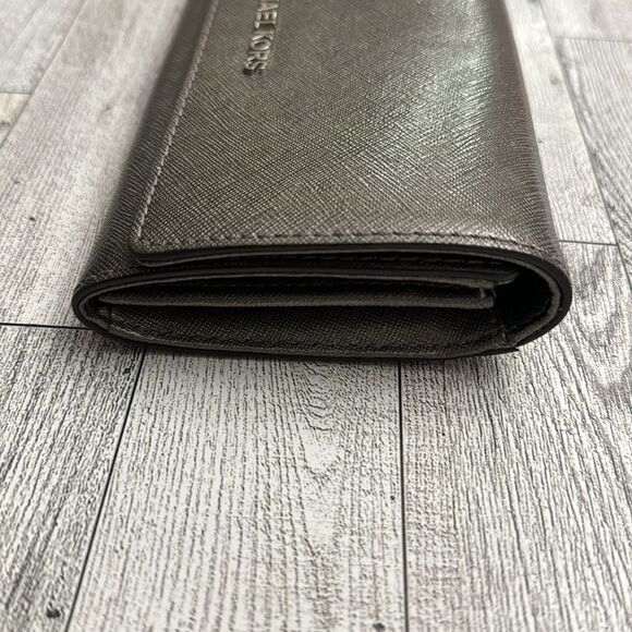 Michael Kors Jet Set Large Saffiano Leather Snap-Front Wallet - Picture 6 of 12